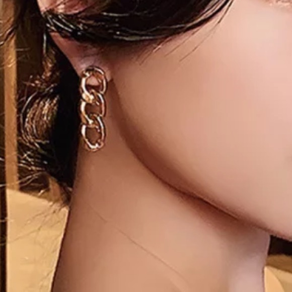 NEW Chunky Gold Chain Link Earrings - Picture 3 of 8